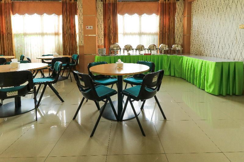 Greensa Inn Сурабая Экстерьер фото